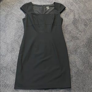 Ann Taylor Black Cap Sleeve Shift Dress size 4 EUC